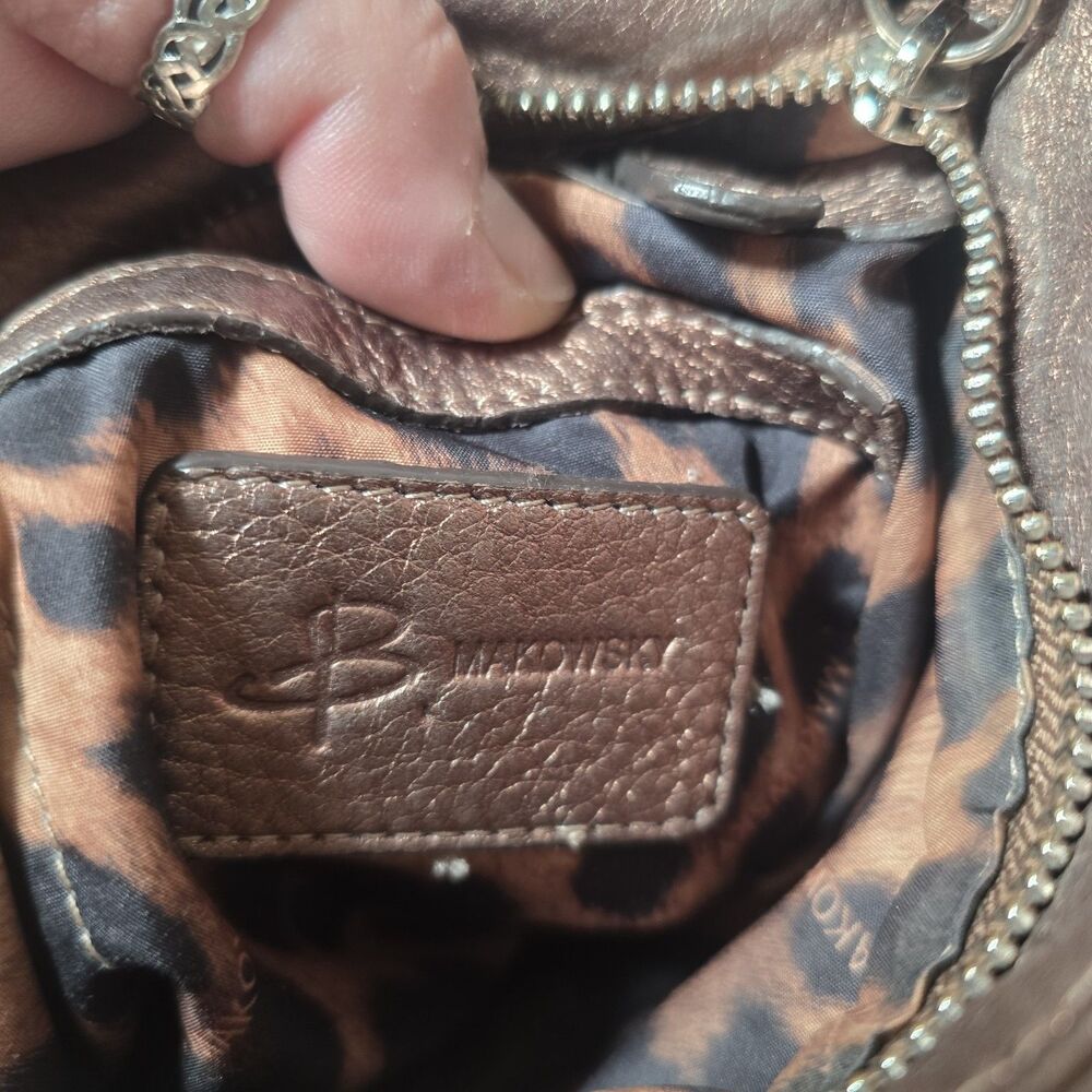 B. MAKOWSKY SOFT PEBBLE LEATHER BRONZE METALLIC CROSS BODY BAG HANDBAG MESSENGER - Picture 6 of 7